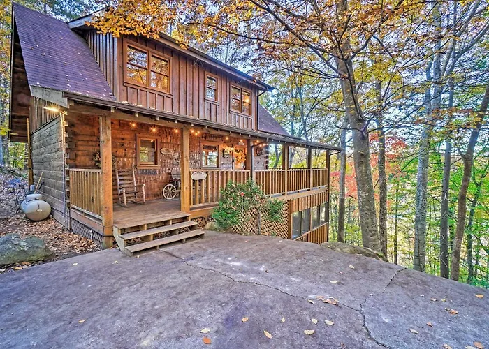 Grin N Bear It Cabin With Hot Tub And Fire Pit!
