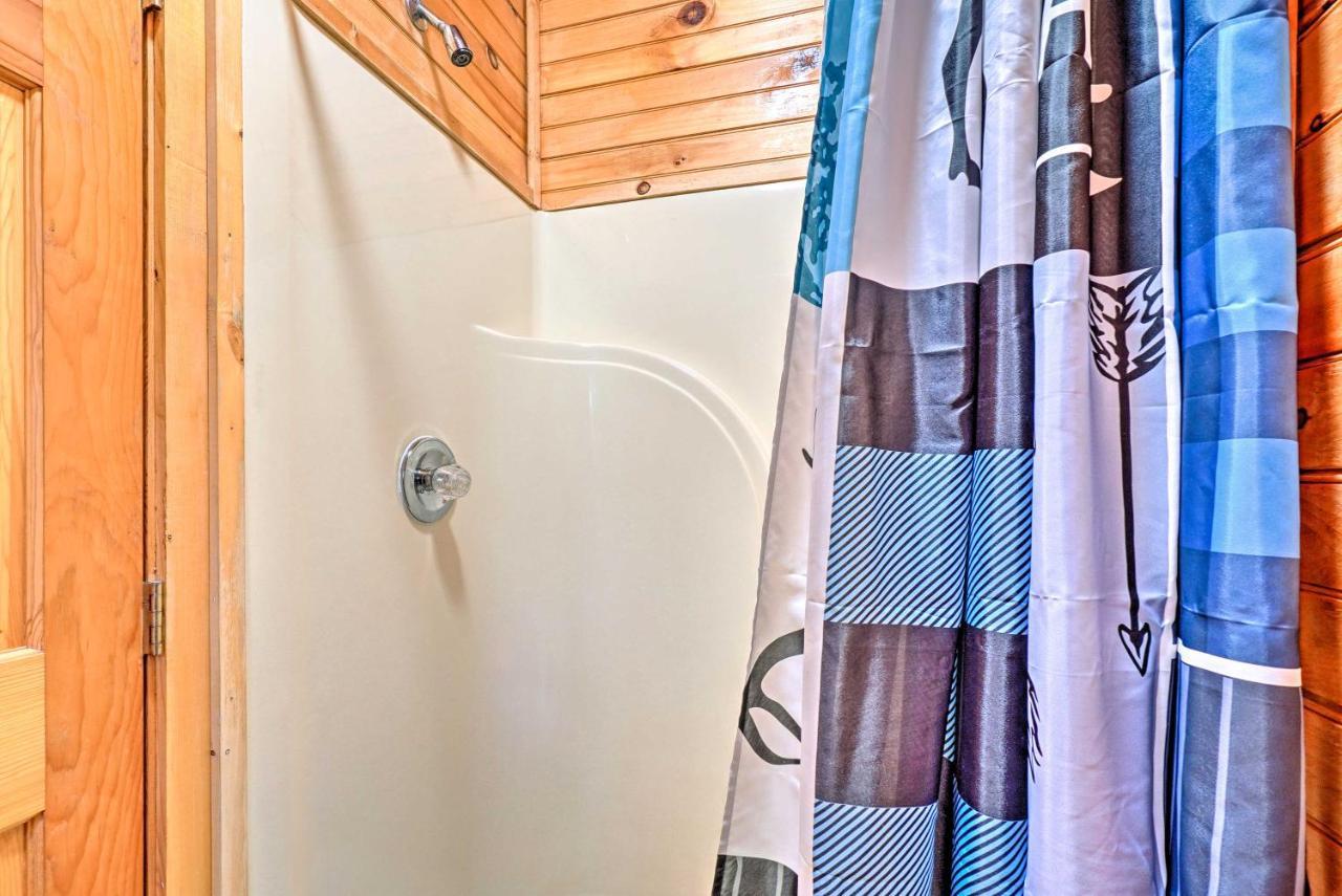 Grin N Bear It With Hot Tub And Fire Pit! Holiday home